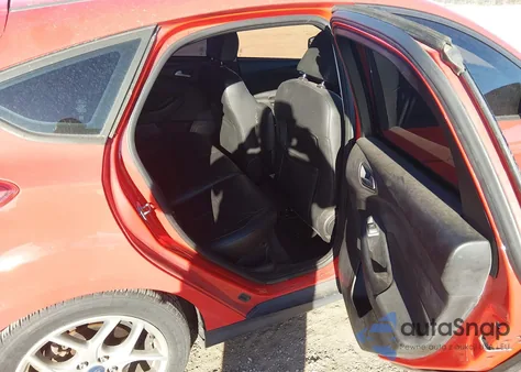 2015 Ford Focus Se z USA, uszkodzony, nr VIN 1FADP3K28FL326512